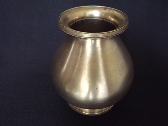 Top-view of Antique Brass Drinking Pot. Size: Height 6”, Width at Bottom 3.7” Diameter & Width at the Belly 5.5”, Diameter and Width at the Mouth 3.5”.