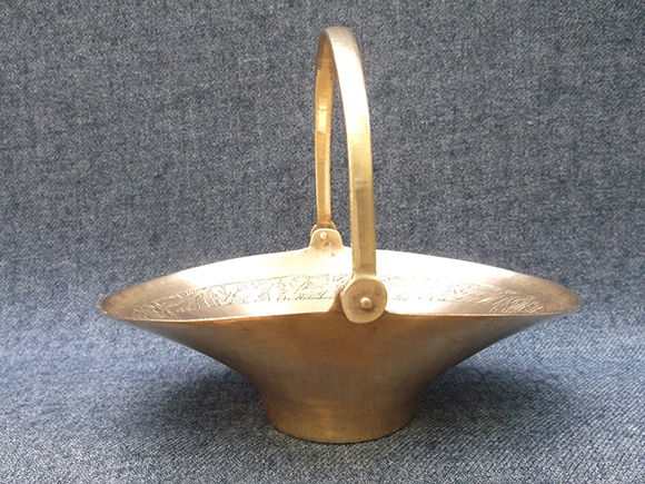Round base and Opening to Oval Shaped Basket - Front View.