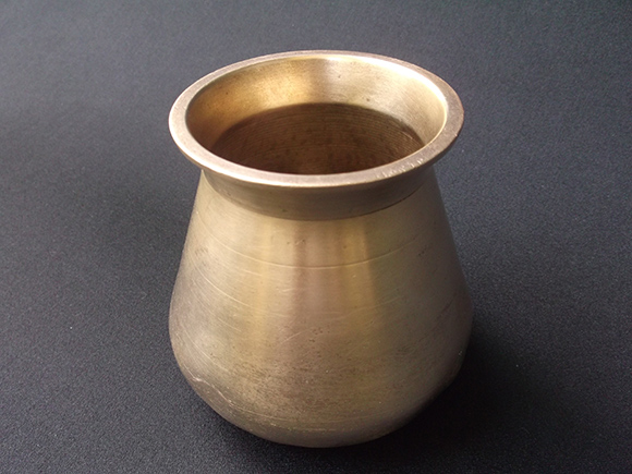 Top-view Antique Brass Drinking Pot. Size: Height 4.3”, Width at Bottom 3-0” Diameter, Width at the Belly 4.5” Diameter and Width at the Mouth 3.2” Diameter.