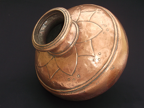 Antique copper water storage pot