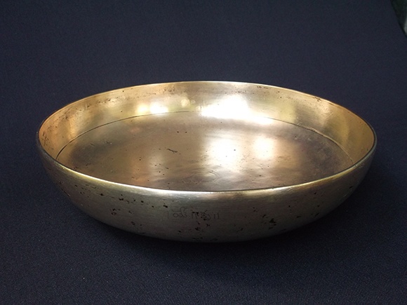 Antique ittadi boorela mookudu – Brass frying pan.