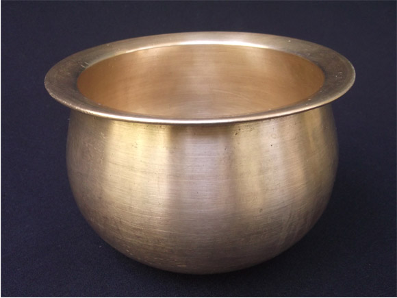 Andhra antique Brass curry pot size.Height 4.3 inches ,width at the moth 6.3 inches-front view