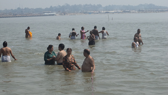 Couples doing Sari Ganga Snanalau in Sangam waters