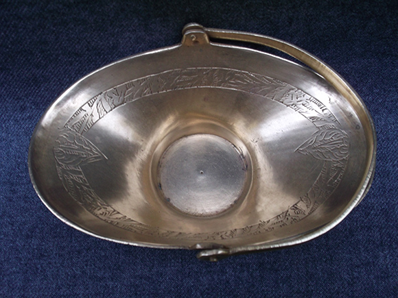 Round base and Opening to Oval Shaped Basket - Top View.