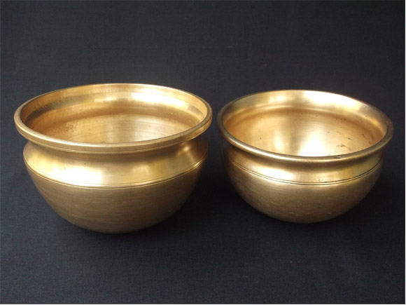 Tamil Nadu Antique bronze curry pots called vengalapannai
